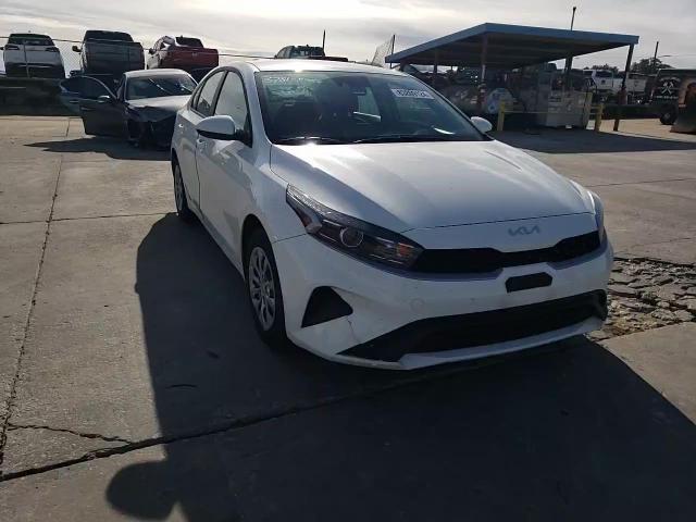 2023 Kia Forte - Image 11