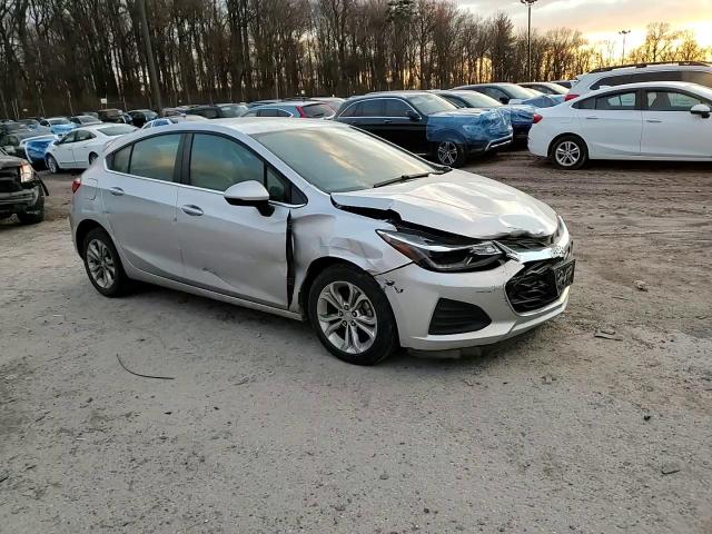 2019 Chevrolet Cruze - Image 13