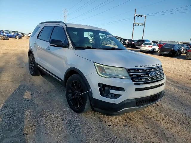 2016 Ford Explorer - Image 11