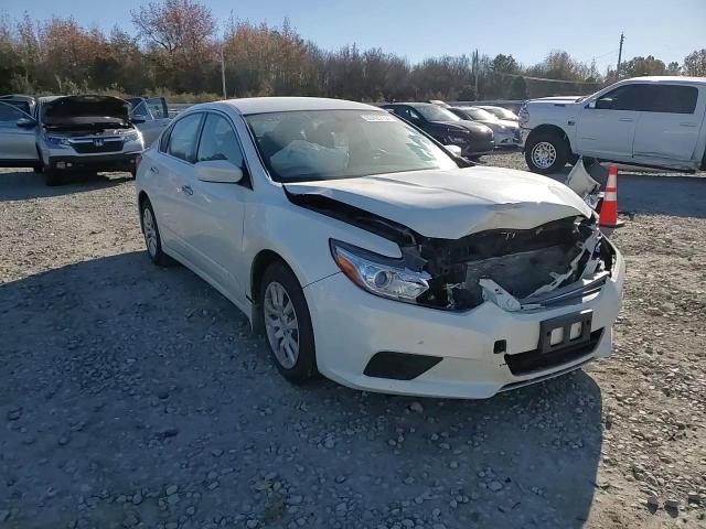 2017 Nissan Altima - Image 11