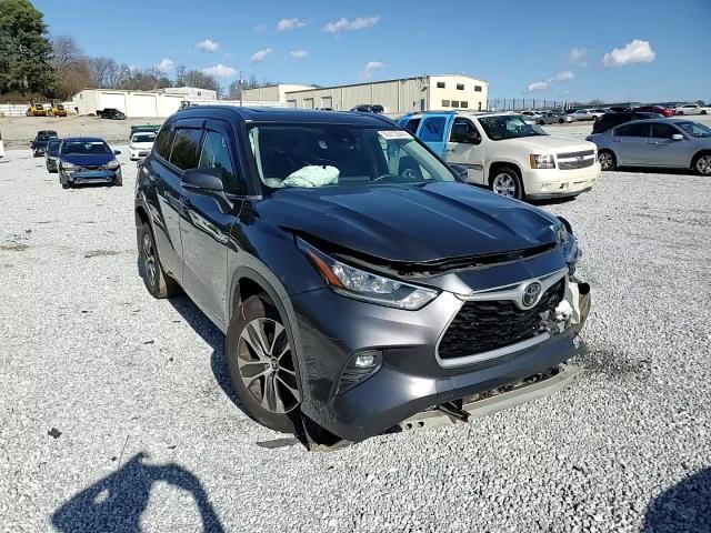 2020 Toyota Highlander - Image 11