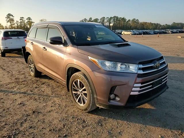 2017 Toyota Highlander - Image 11
