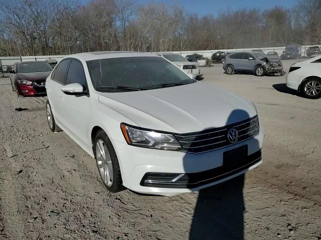 2019 Volkswagen Passat - Image 10