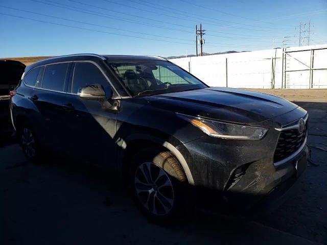 2021 Toyota Highlander - Image 12