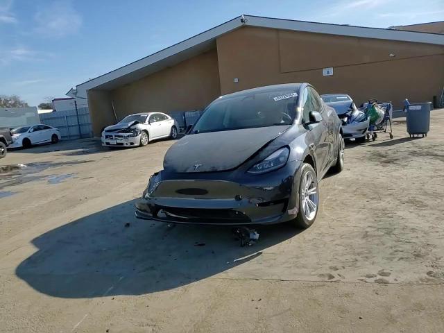 2024 Tesla Model Y VIN: 7SAYGDEEXRF995933 Lot: 84228564