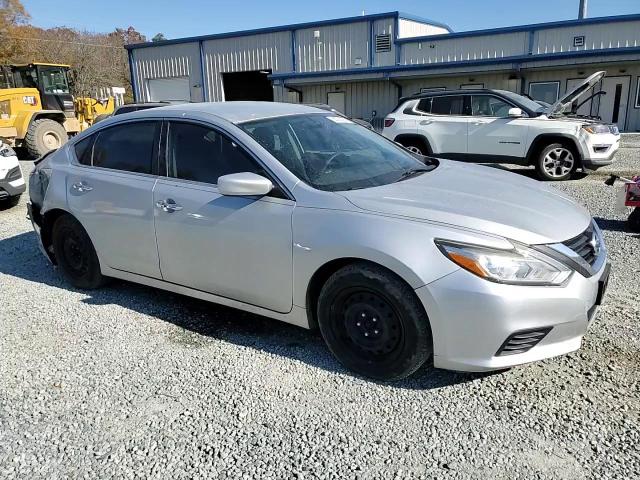 2017 Nissan Altima - Image 11