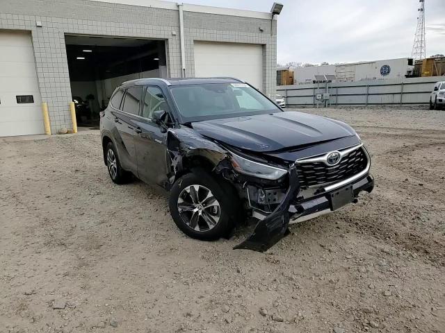 2021 Toyota Highlander - Image 11