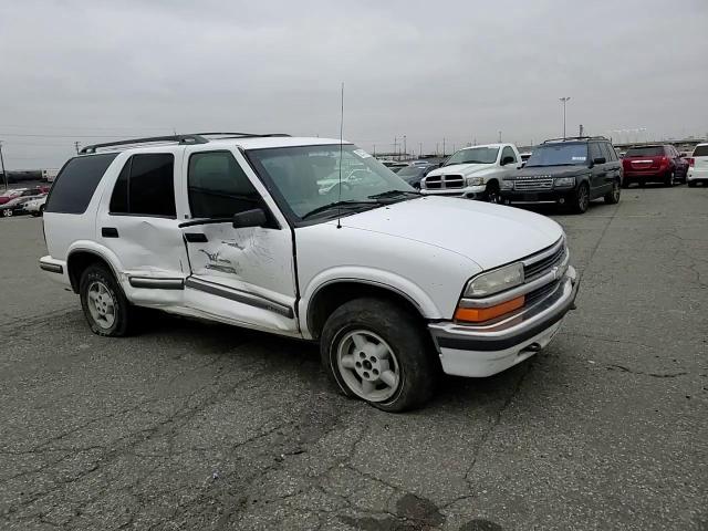 1998 Chevrolet Blazer VIN: 1GNDT13W4W2161227 Lot: 82557684