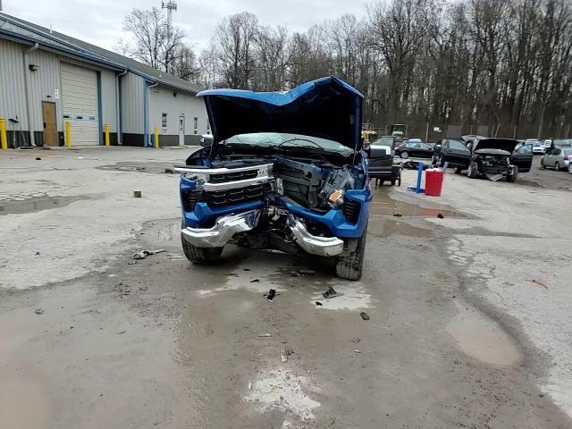 2022 Chevrolet Silverado - Image 13