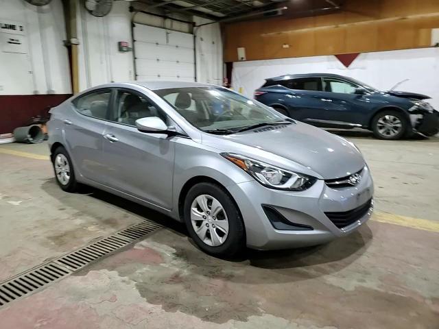 2016 Hyundai Elantra - Image 13