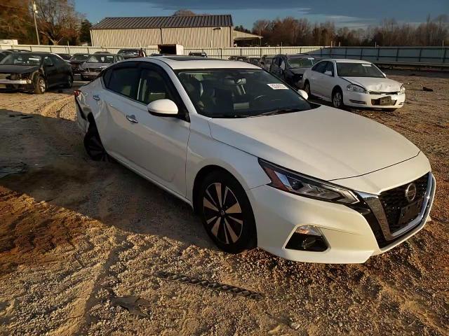 2019 Nissan Altima - Image 10