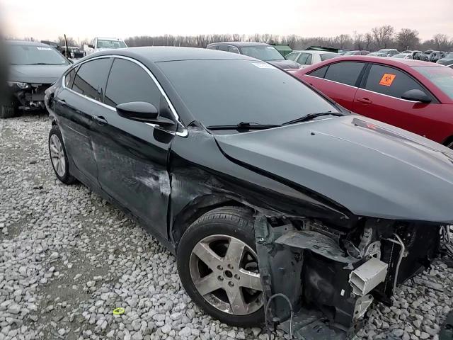 2016 Chrysler 200 - Image 11