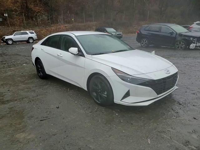 2023 Hyundai Elantra - Image 13