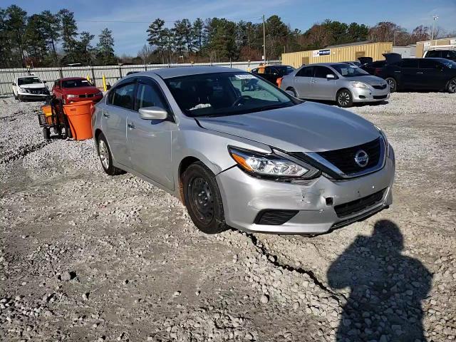 2017 Nissan Altima - Image 13