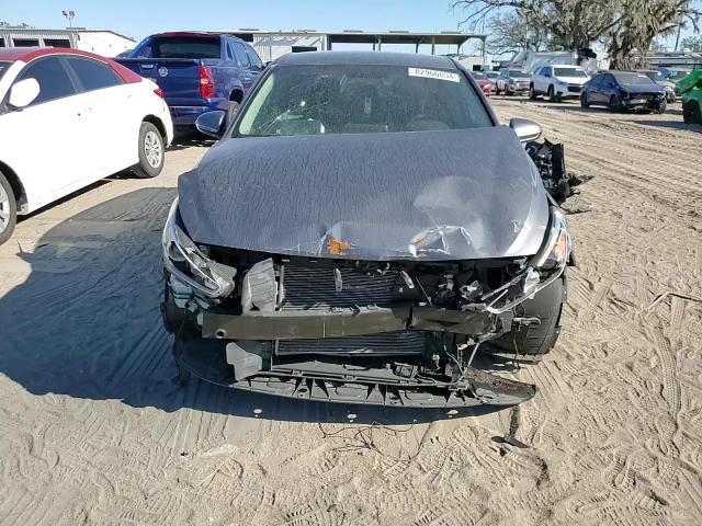 2018 Hyundai Elantra - Image 11