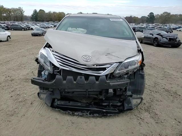 2017 Toyota Sienna - Image 12