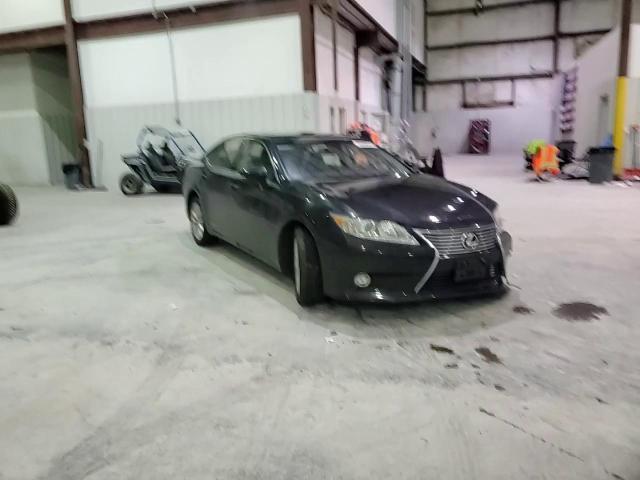 2014 Lexus ES - Image 13
