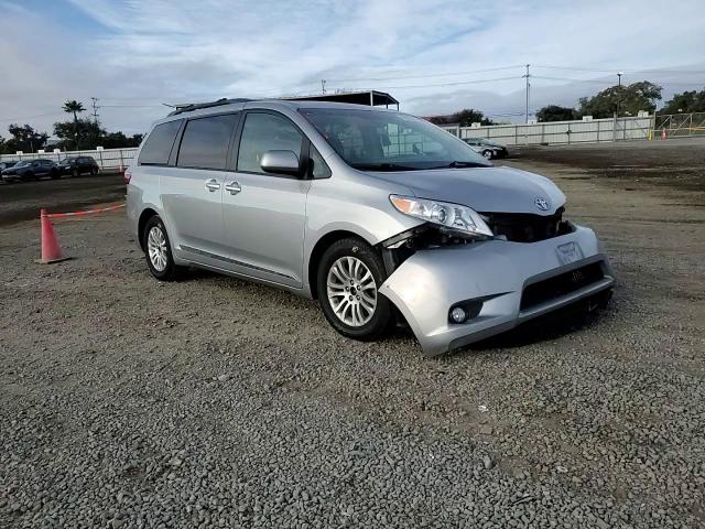 2015 Toyota Sienna - Image 12