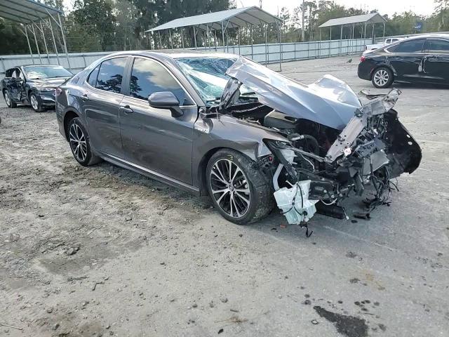 2019 Toyota Camry - Image 10
