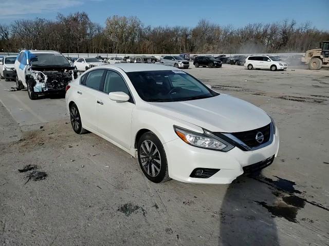 2017 Nissan Altima - Image 11