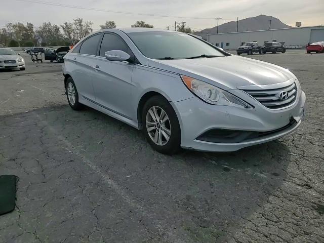 2014 Hyundai Sonata - Image 11