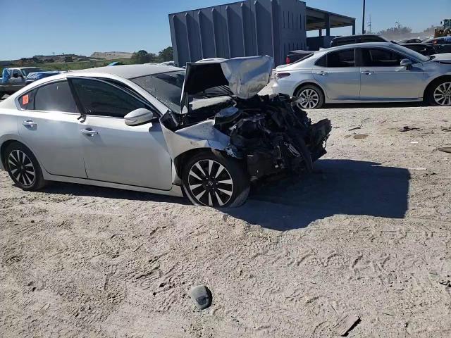2018 Nissan Altima - Image 11