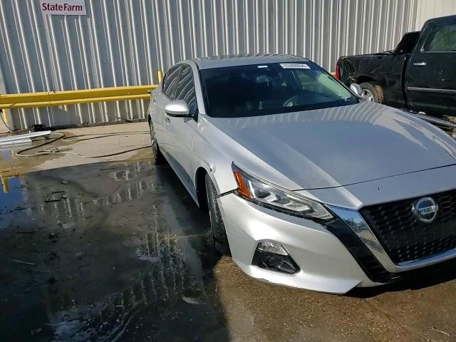 2020 Nissan Altima - Image 13