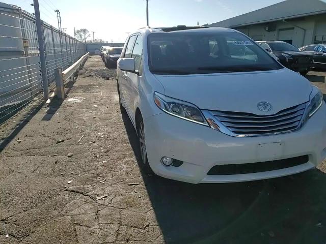 2016 Toyota Sienna - Image 11