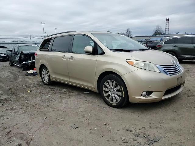 2011 Toyota Sienna - Image 12