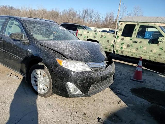 2014 Toyota Camry - Image 11