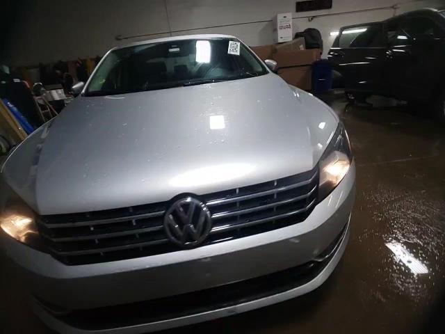2015 Volkswagen Passat - Image 13