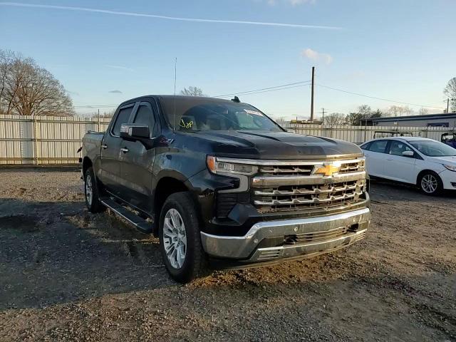 2022 Chevrolet Silverado - Image 11