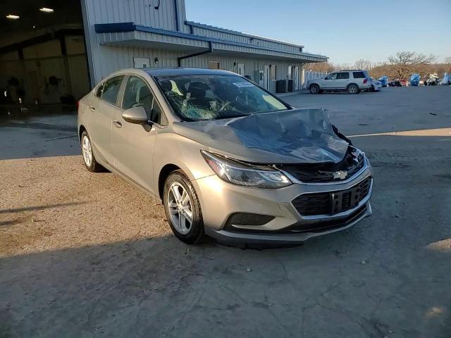 2018 Chevrolet Cruze - Image 13