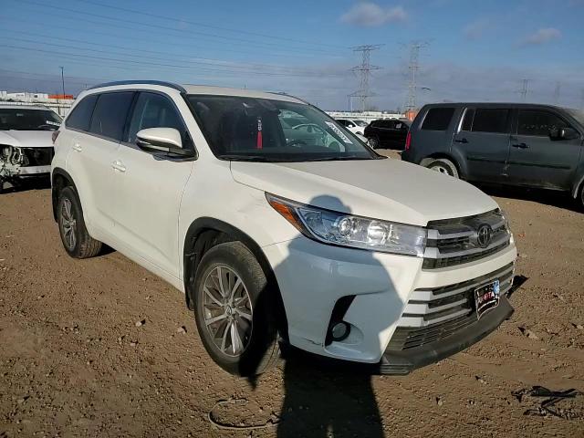 2017 Toyota Highlander - Image 11