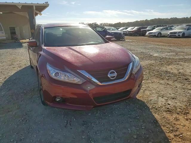 2017 Nissan Altima - Image 13