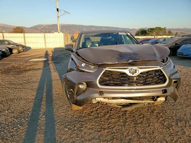 2021 Toyota Highlander - Image 12