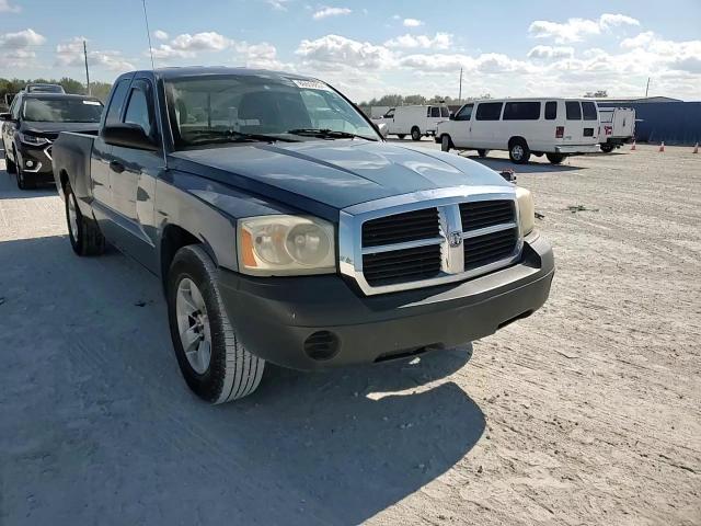 2006 Dodge Dakota - Image 10