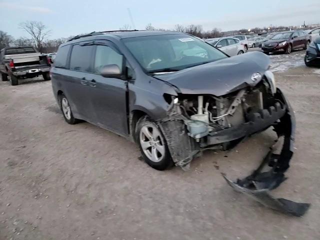 2011 Toyota Sienna - Image 12