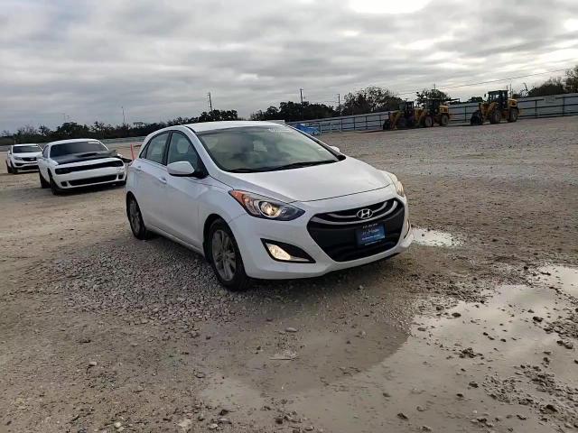 2013 Hyundai Elantra - Image 10