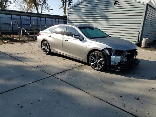 2019 Lexus ES - Image 10