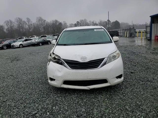 2012 Toyota Sienna - Image 11