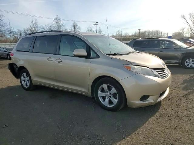 2011 Toyota Sienna - Image 12