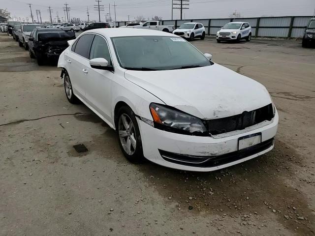 2014 Volkswagen Passat - Image 10