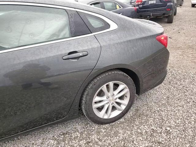 2018 Chevrolet Malibu - Image 11