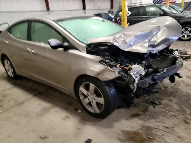 2015 Hyundai Elantra - Image 15