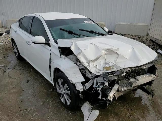 2020 Nissan Altima - Image 14