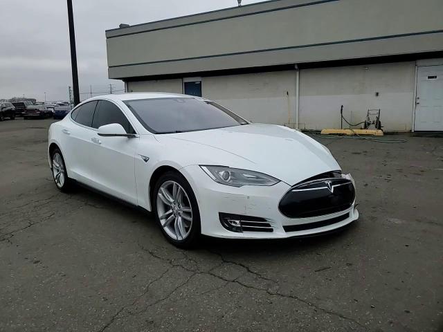 2015 Tesla Model S 85D VIN: 5YJSA1H2XFF080919 Lot: 84114974