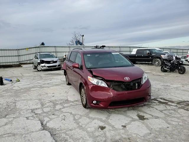 2016 Toyota Sienna - Image 11