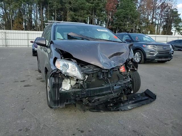 2018 Toyota Sienna - Image 12