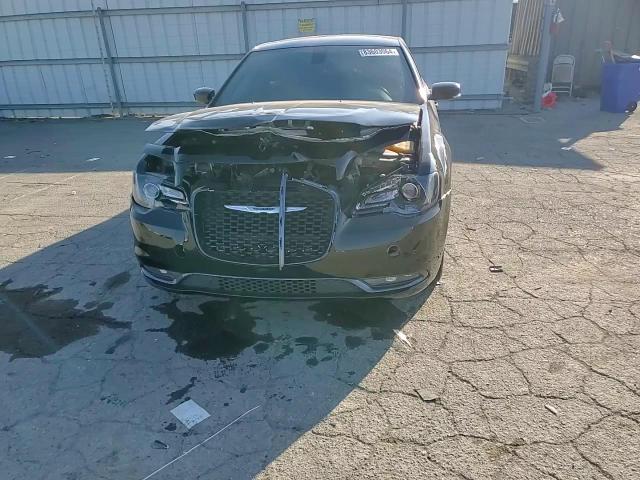 2015 Chrysler 300 - Image 10
